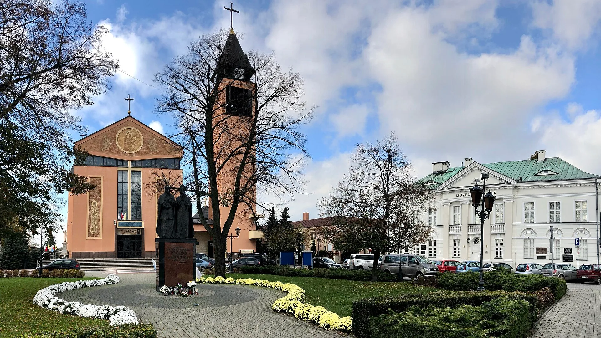 Sochaczew - Plac Kościuszki - kościół św. Wawrzyńca, Muzeum Ziemi Sochaczewskiej